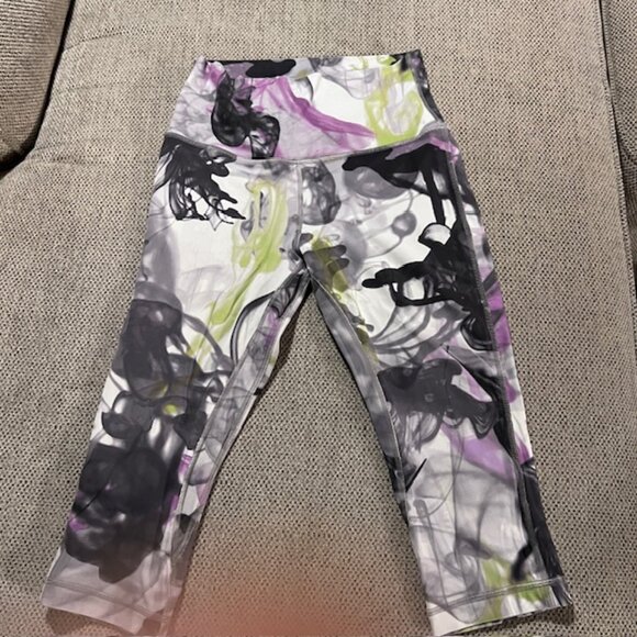 Lululemon Throwback Print Align High-Rise Crop 17" Size 6 - Picture 2 of 4